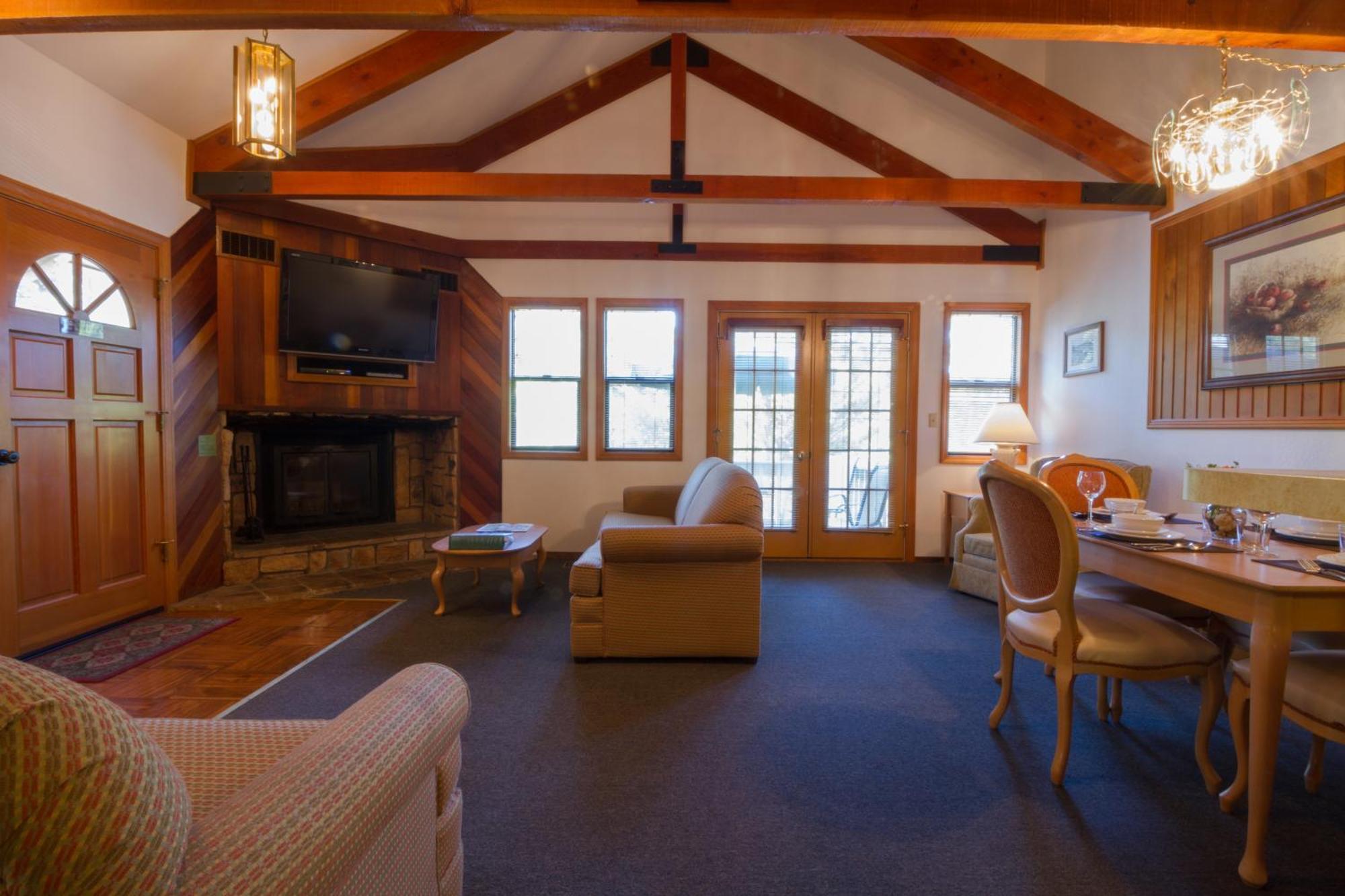 Mountain Retreat Resort Arnold Room photo